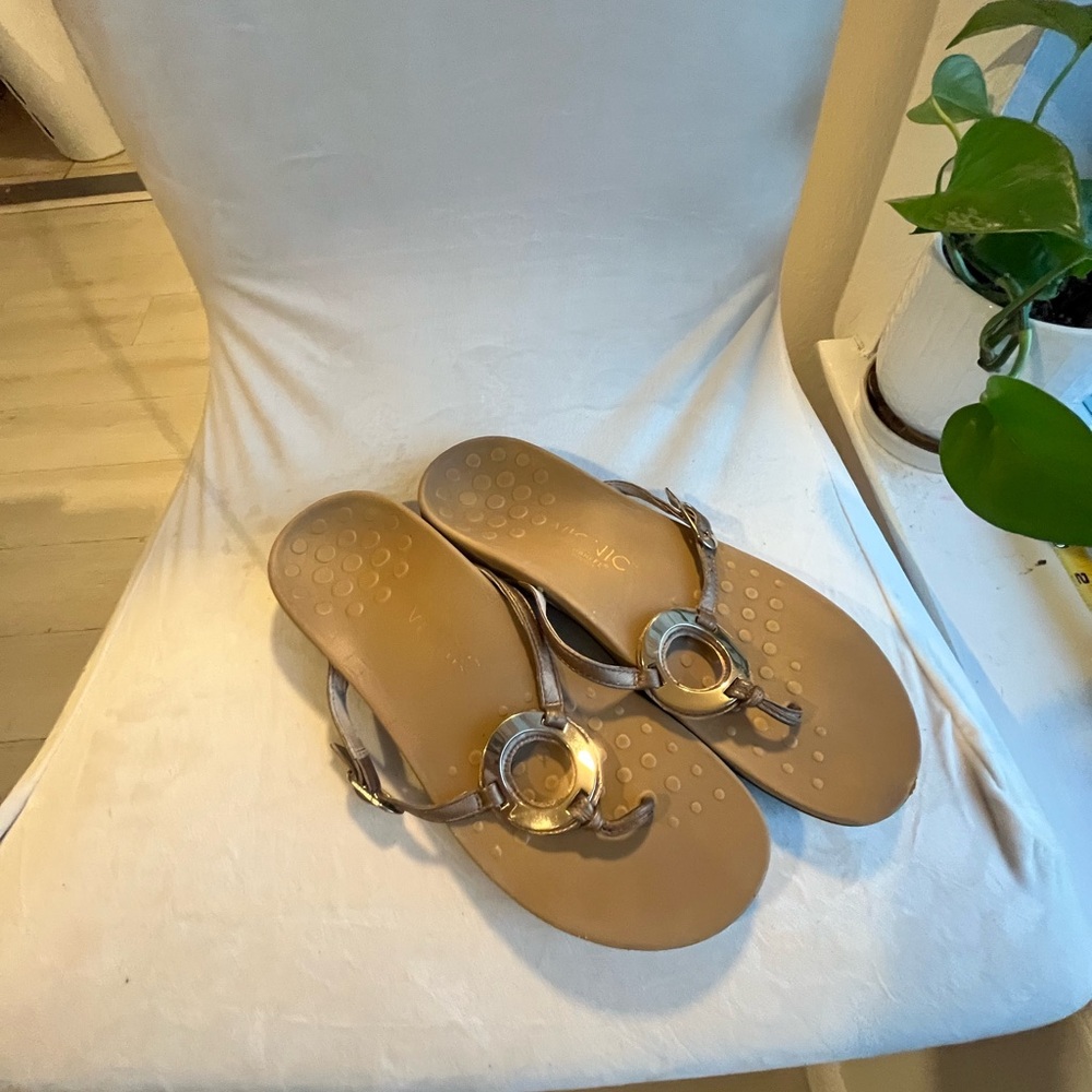 Vionic Brown Sandals with Gold‎ Rings - Picture 5 of 6